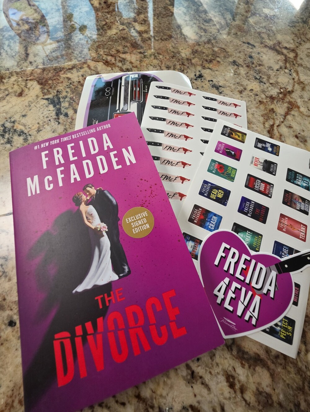 The Divorce by Freida McFadden SIGNED and includes Freida Stickers NEW